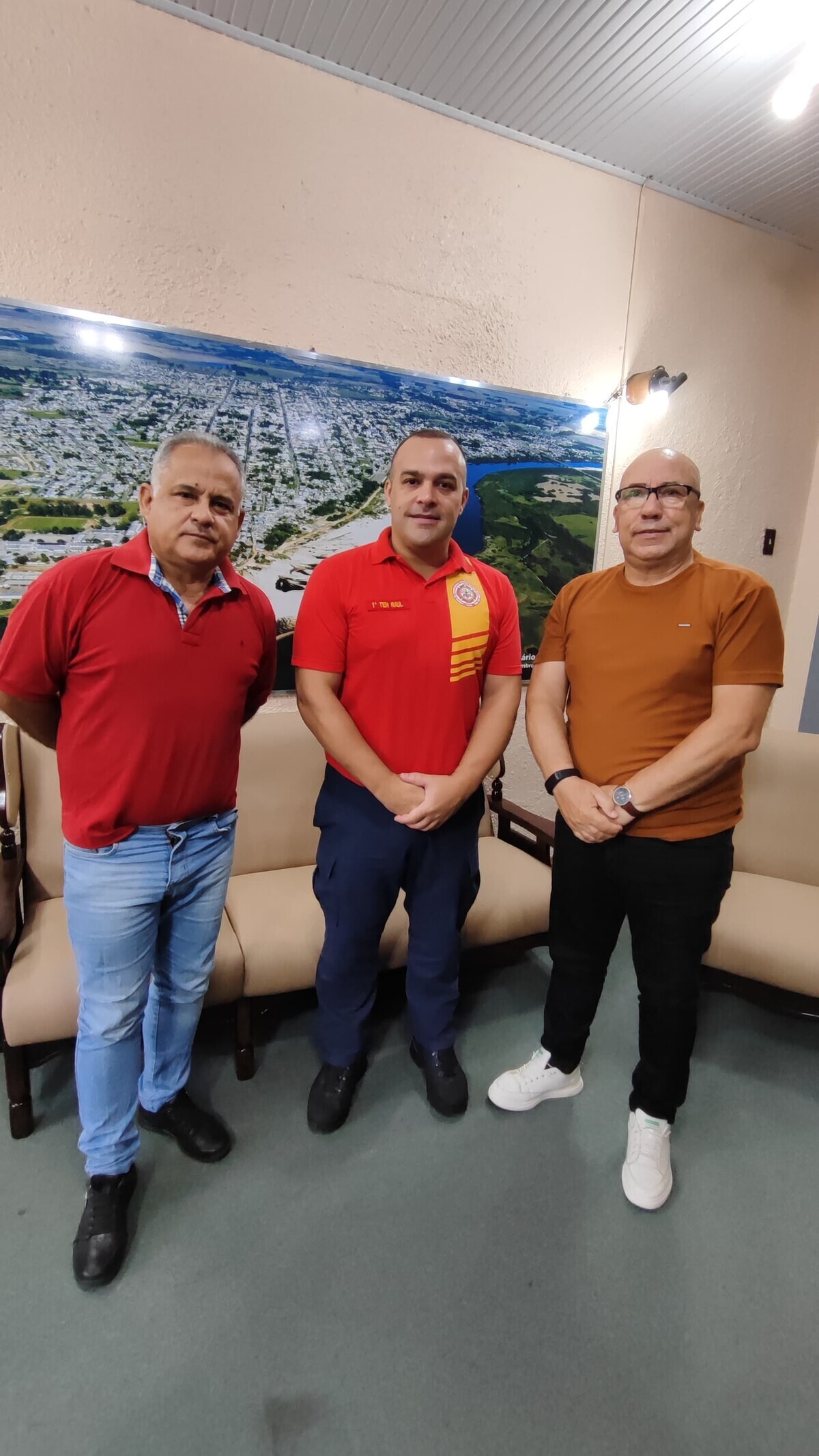 prefeito-municipal-vilmar-oliveira-solicitou-guarda-vidas-para-a-praia-das-areias-brancas