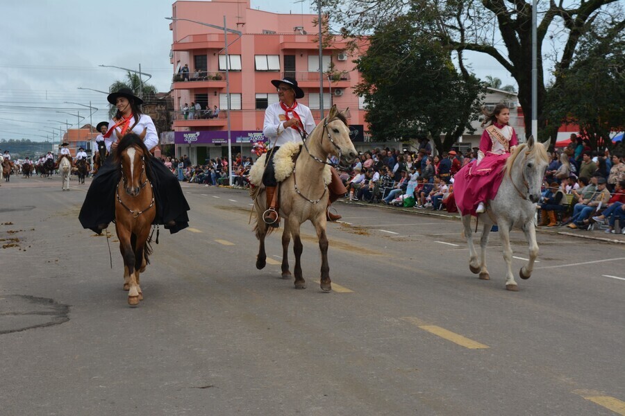 prefeitura-e-brigada-militar-reforcam-orientacoes-sobre-circulacao-de-cavalarianos-no-mes-farroupilha