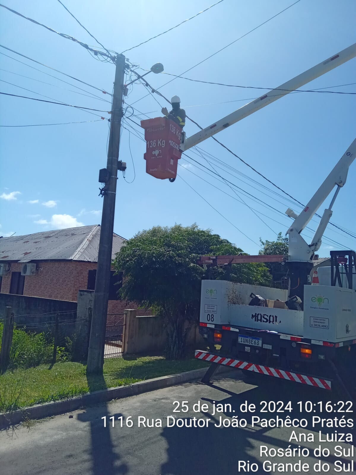 prefeitura-municipal-realiza-servicos-na-iluminacao-publica-2