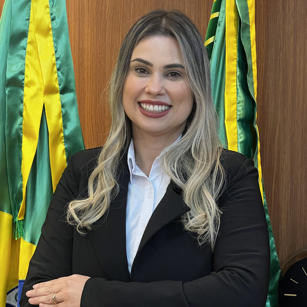 Secretária - Thais Alves Severo Tadeo